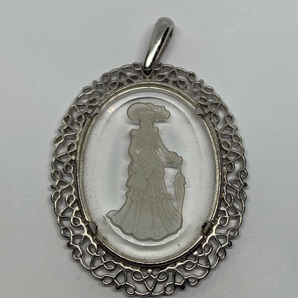 Avon Victorian Lady Etched Intagilo Glass Silvertone Pendant
